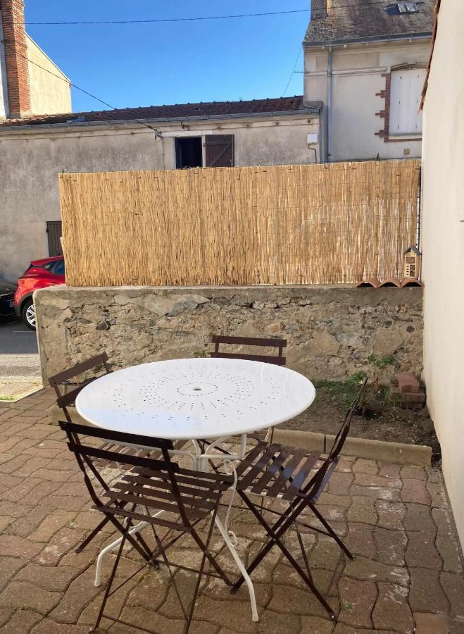 La Petite Maison Tahet, 2 Pers Avec Terrasse Basse-Indre エクステリア 写真